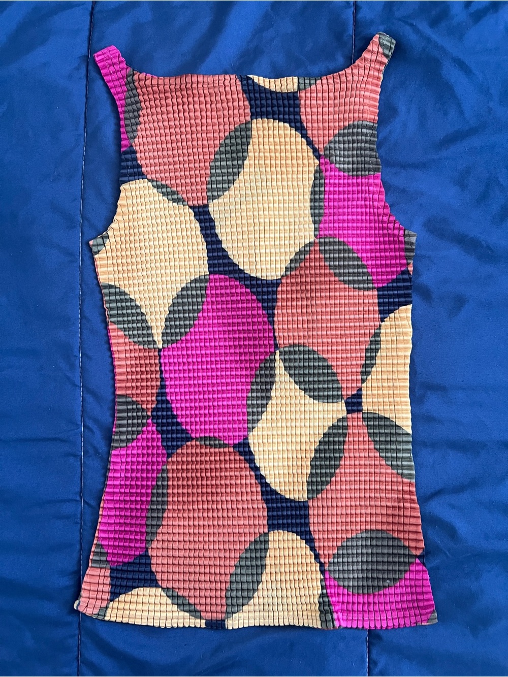 Sleeveless Textured Tank with Retro Print
